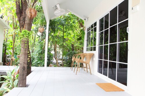 Homeku Guesthouse Room 3 Cozy Stay Close to Suvarnabhumi Airport