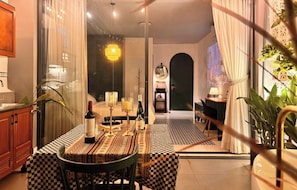 Desk, blackout drapes, iron/ironing board, free WiFi - Darlington House Mê Linh (Thanh My Tay)