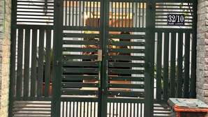 A gated entrance with a sign reading '32/10 ME LINH'. - Darlington House Mê Linh (Ho Chi Minh City)