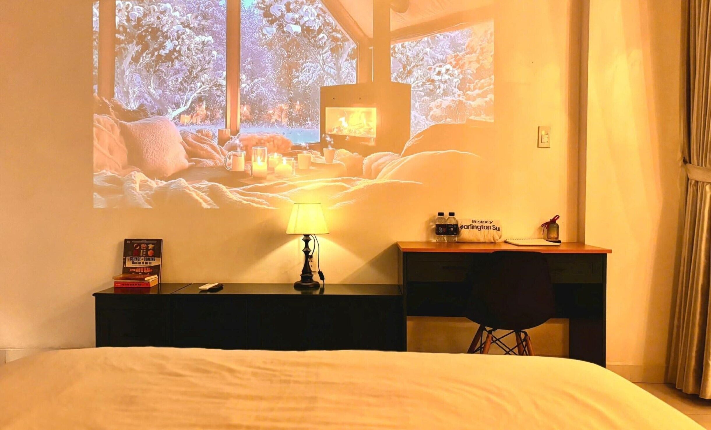 Deluxe Studio | Desk, blackout drapes, iron/ironing board, free WiFi