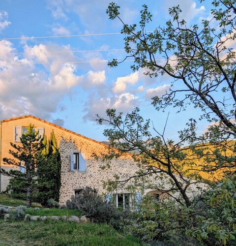 2-3 person gîte 10 minutes from Sisteron on 5-hectare property