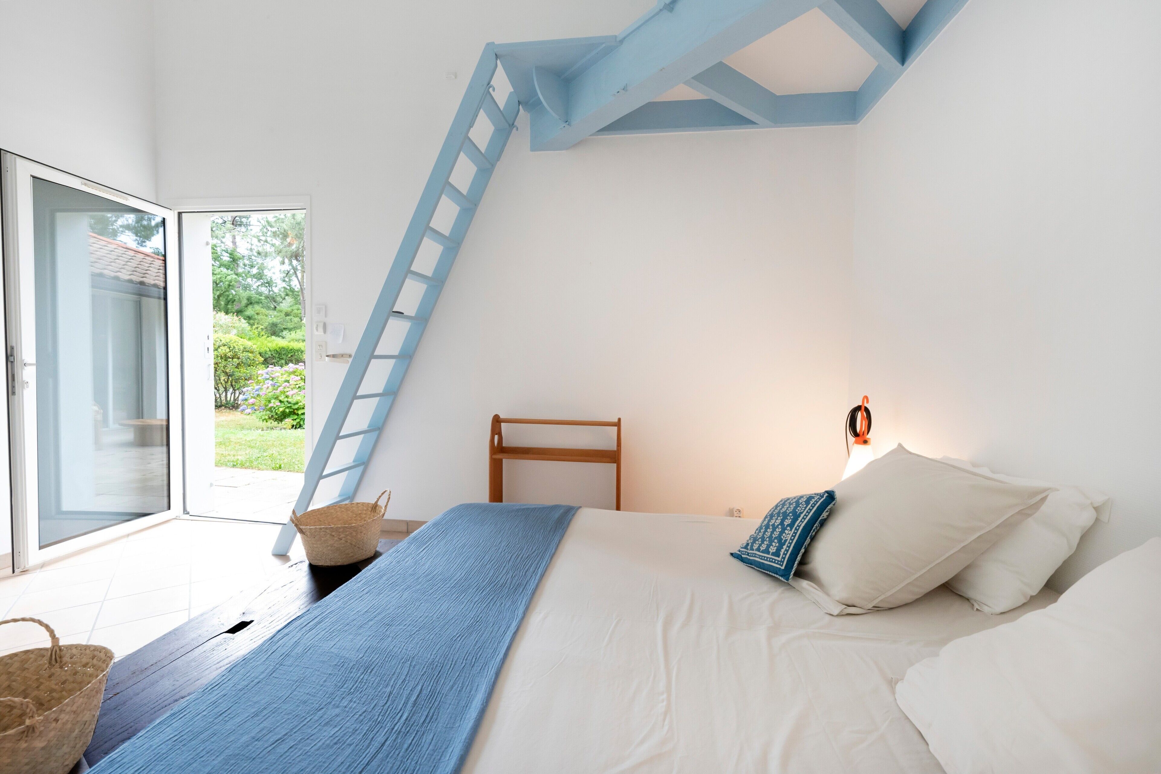 3 habitaciones, tabla de planchar con plancha, wifi y ropa de cama 