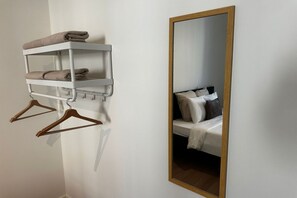 2 makuuhuonetta, silitysrauta/-lauta, ilmainen Wi-Fi, vuodevaatteet