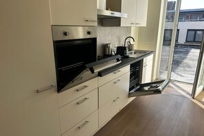 Geladeira, micro-ondas, fogão, cooktop