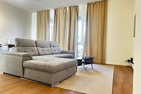 Smart TV. 15-Min Walk to Ghent Center | Stylish 2BR Apartment with Living Room