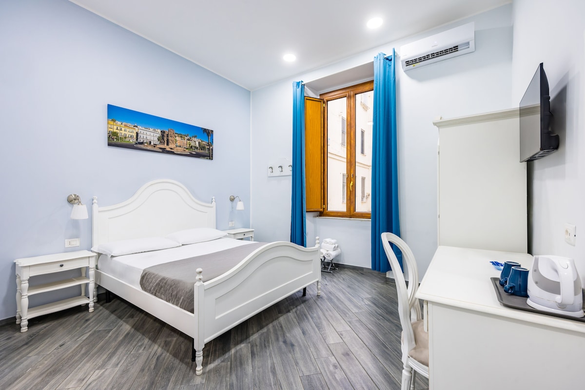 1 bedroom, laptop workspace, bed sheets