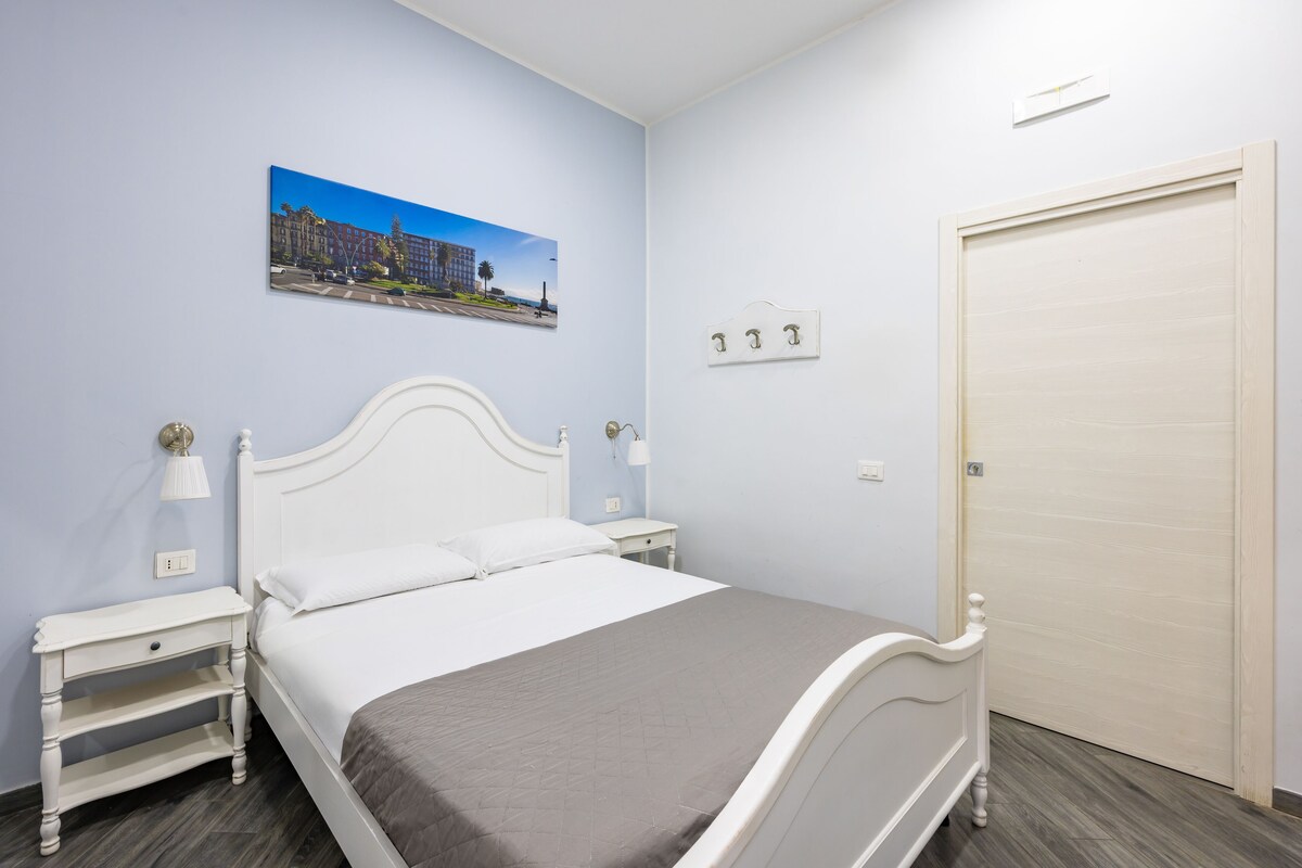 1 bedroom, laptop workspace, bed sheets