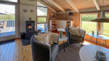 Smart TV, fireplace, table football