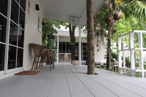 Homeku Guesthouse Room 4 Cozy Stay Close to Suvarnabhumi Airport