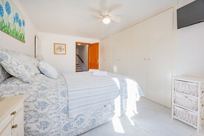 Room - Villa Hermosa - PlusHolidays (Calpe)