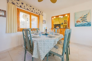 Dining - Villa Hermosa - PlusHolidays (Calpe)
