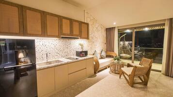 Luxury Double Room, Kitchenette, City View | Bahagian dalam
