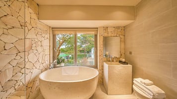 Superior Double Room, Balcony | Bathroom