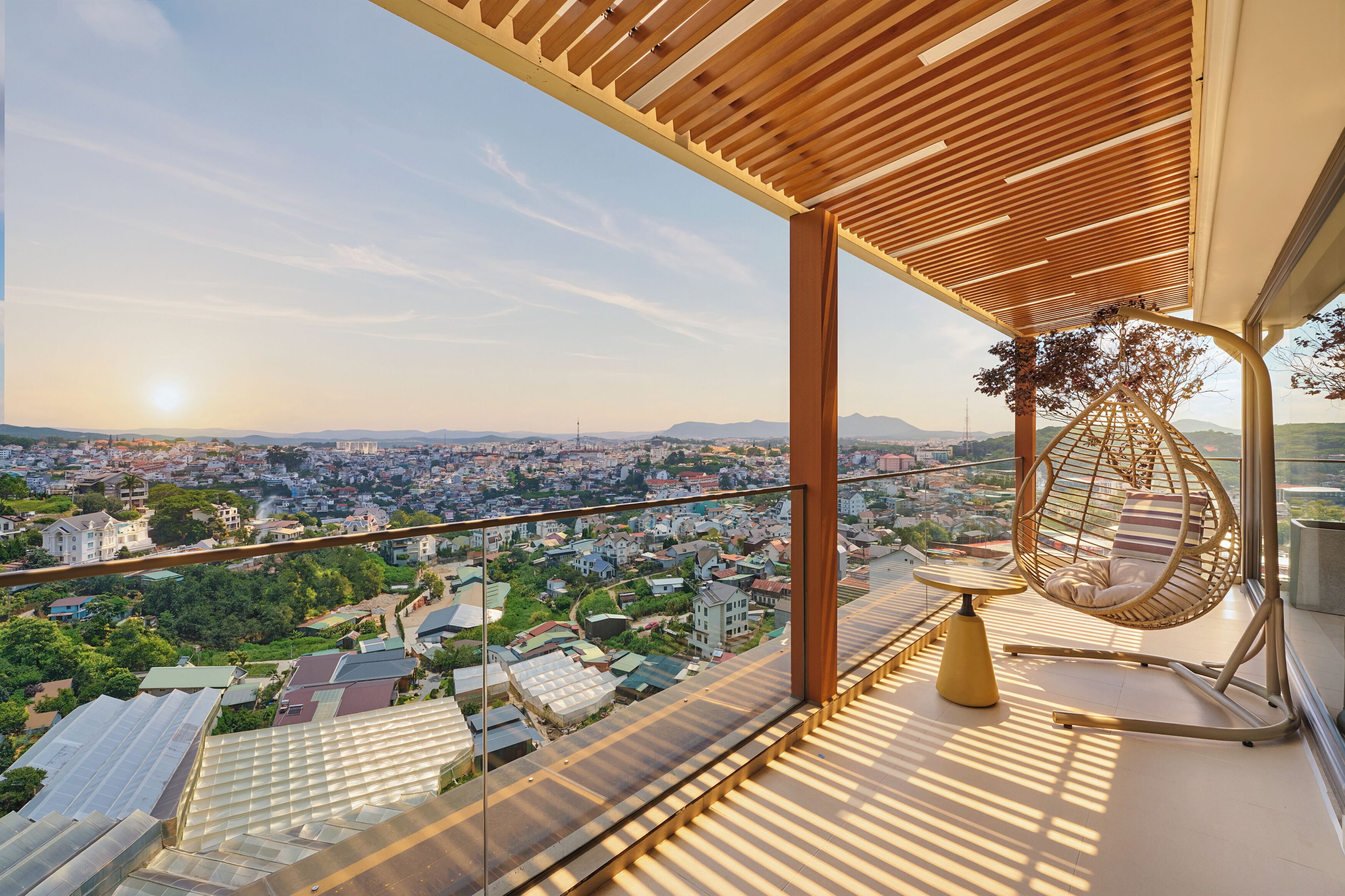 Luxury Double Room, Kitchenette, City View | Terrace/patio
