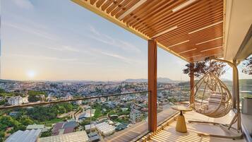 Luxury Double Room, Kitchenette, City View | Terrace/patio