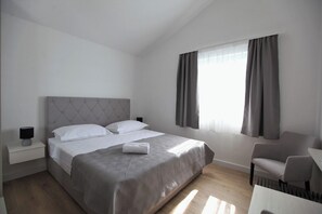 Luxury Apartment, 3 Bedrooms, Air conditioning, Sea View | Iron/ironing board, free WiFi - Deluxe Seaside Villa PIA Second Floor (Okrug Gornji)