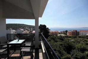 Appartamento Luxury, 3 camere da letto, aria condizionata, vista mare | Ristorazione all'aperto