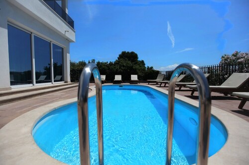 Deluxe Seaside Villa PIA Second Floor