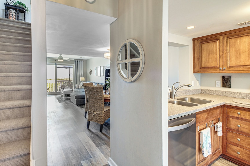 Sandy Toes: Harbor Isl Pool & Beach Retreat - Harbor Island, SC