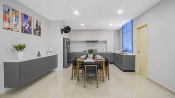 Appartement, vue ville | Restauration