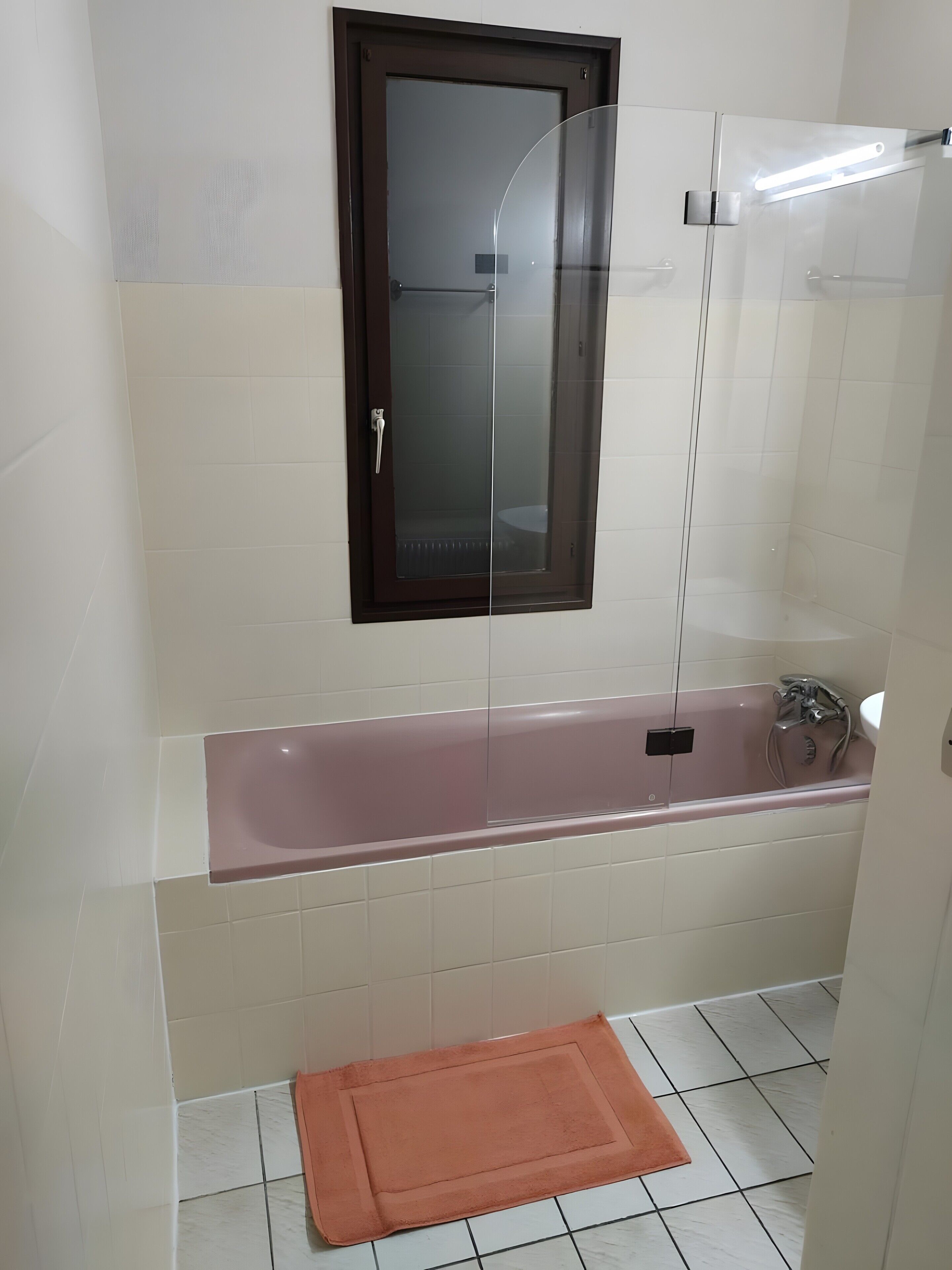 Douche, serviettes fournies