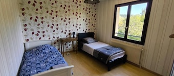 House for 9 Guests with Private Garden