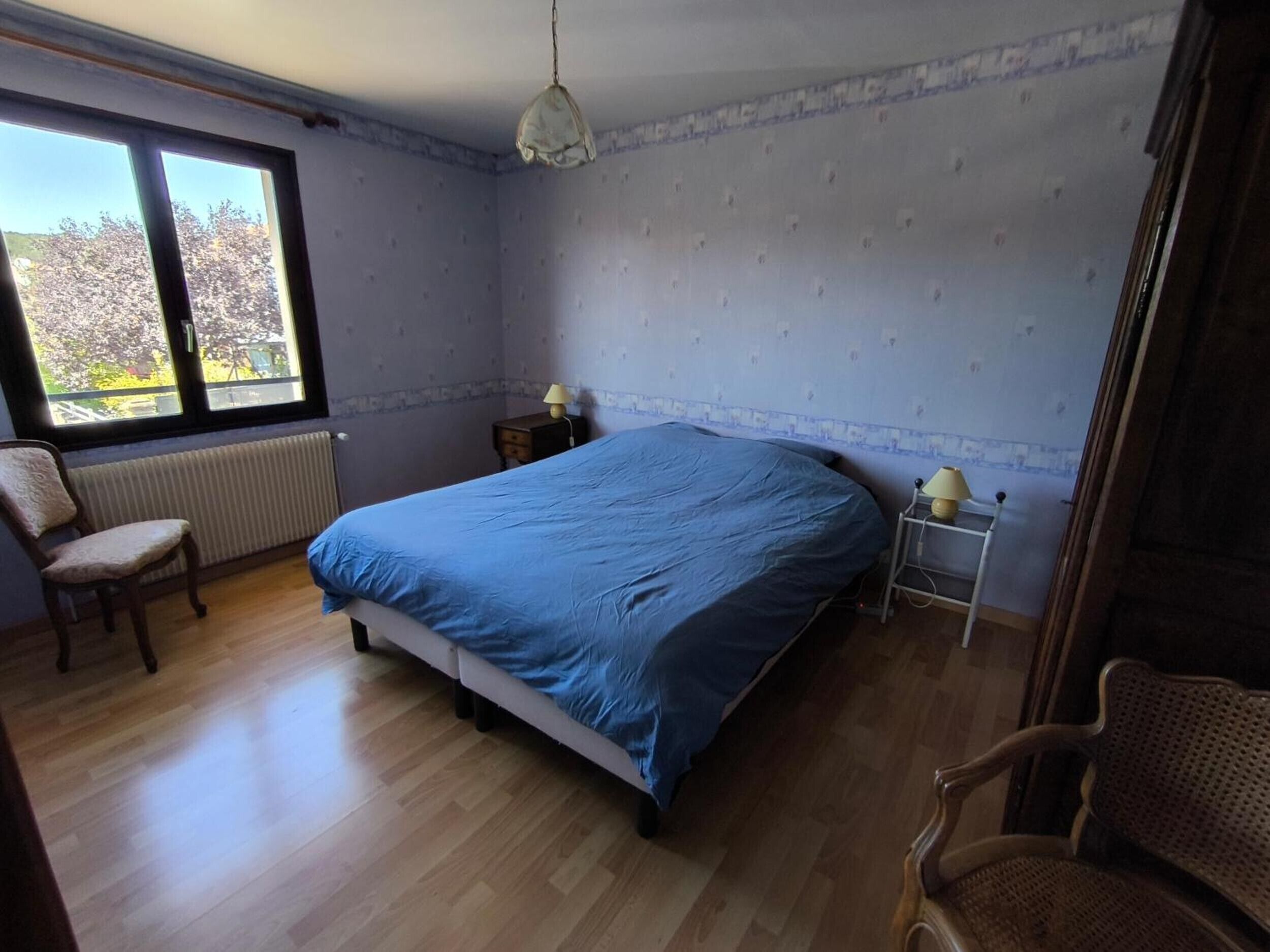 WiFi, bed sheets