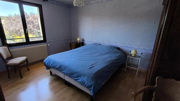 WiFi, bed sheets