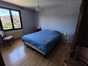 WiFi, bed sheets