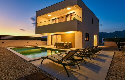 Luxurious home in Razanac