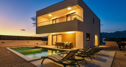 Luxurious home in Razanac