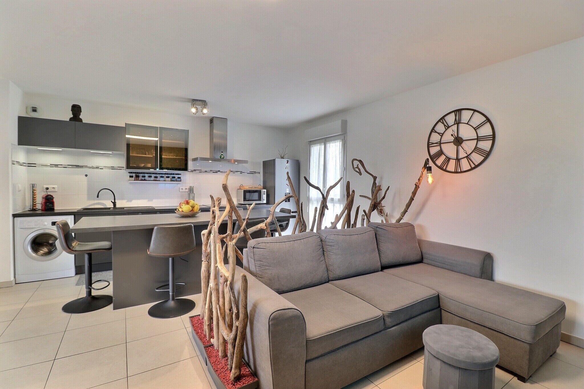 Comfort Apartment, Balcony, Mountain View | Living area | 110-cm LED TV with cable channels