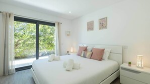 3 عدّة غرف نوم وخزنة داخل الغرفة ومكواة/لوح كي وواي فاي