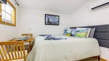 Iron/ironing board, internet, bed sheets