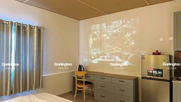 Habitación | Escritorio, cortinas opacas, tabla de planchar con plancha y wifi gratis