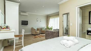 Habitación de lujo doble, patio | Caja fuerte y wifi gratis