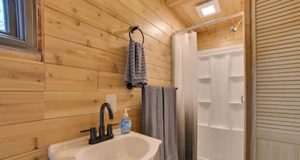 Nature Lover's Getaway: Studio by Pigeon River