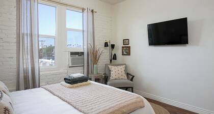 Modern Studio Oasis! Close to Downtown LA!