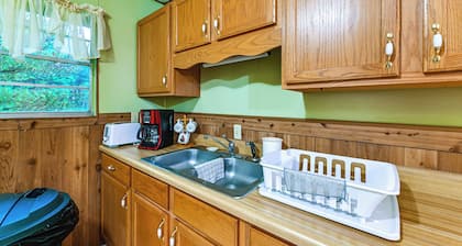Bring Your Pets! Walkable Retreat in Manchester