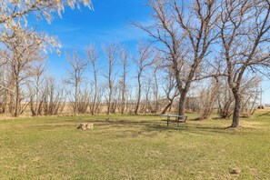 Property grounds - Peaceful Prairie Living! Rural Willow City Apt (Willow City)