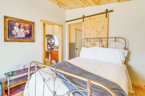 Desk, iron/ironing board, internet, bed sheets