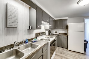 Fridge, microwave, stovetop, dishwasher