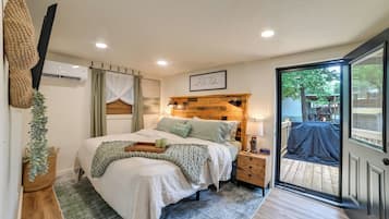 1 dormitorio, escritorio, tabla de planchar con plancha y Internet