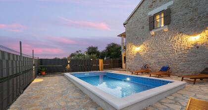 Beautiful home in Bilice