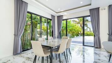 Vila Mewah | Tempat makan