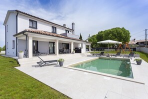 A modern house with a swimming pool, outdoor seating, and a covered patio. - Completely new!!!! Exclusive villa with 4 bedrooms and a private 32 m² pool (ŽMINJ)
