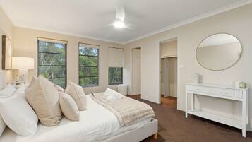 4 bedrooms, iron/ironing board, free WiFi, bed sheets