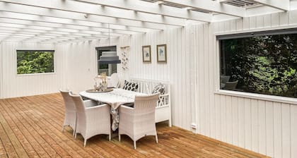 Beautiful home in Holbæk with WiFi