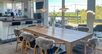Beautiful home in Fårevejle with house sea view