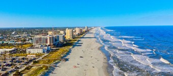 2 Private Suites, Pool Near Beaches & Golf